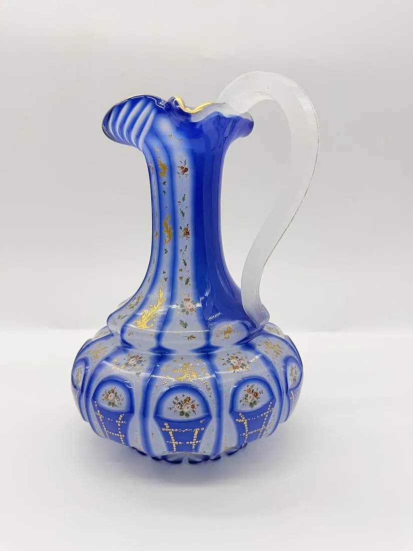AIGUIÈRE EN CRISTAL DOUBLÉ BLEU DE COBALT À DÉCOR FLORAL ET DORÉ BOHÊME POUR LE MARCHE OTTOMAN-photo-3