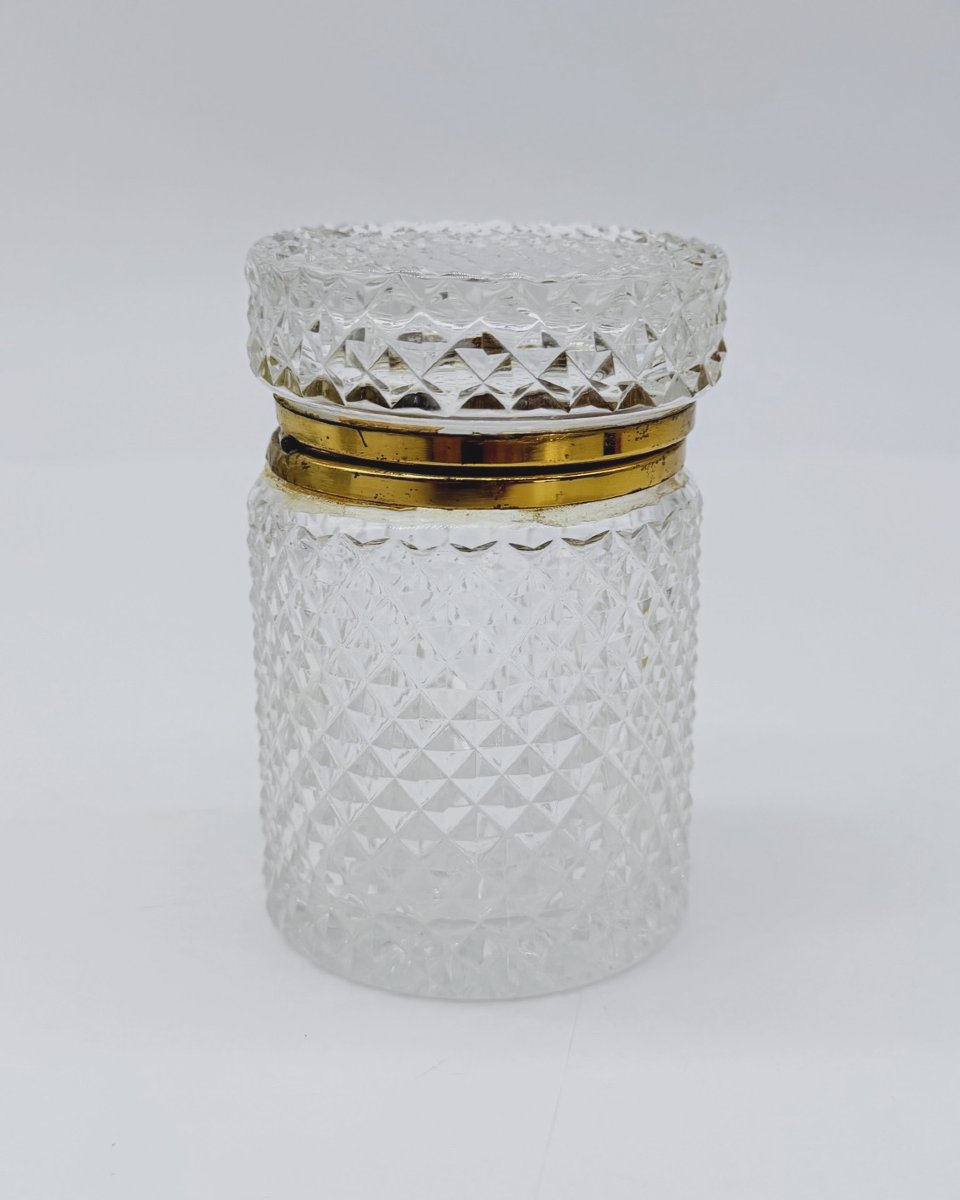 BOÎTE OU FLACON À TAMPON EN CRISTAL TAILLÉ ET MONTURE EN BRONZE DORÉ,  BACCARAT