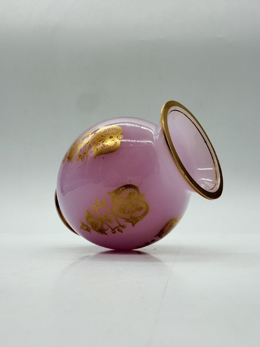 Small 19th-century Mauve Opaline Glass Vase With Gilt Decoration-photo-4