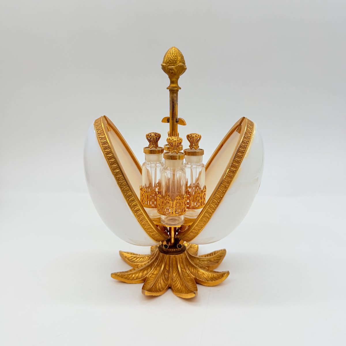 French Charles X / Restoration Period Gilt-bronze Mounted White Opaline Glass Egg-shaped Perfum-photo-2