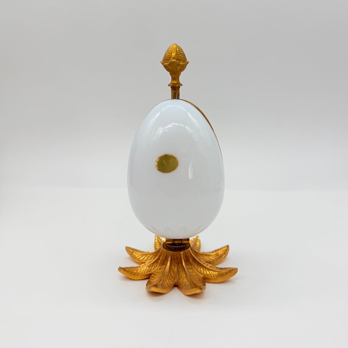 French Charles X / Restoration Period Gilt-bronze Mounted White Opaline Glass Egg-shaped Perfum-photo-3