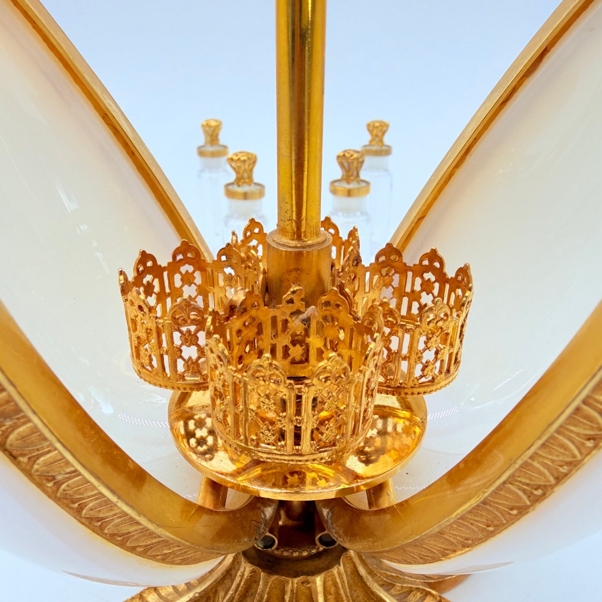 French Charles X / Restoration Period Gilt-bronze Mounted White Opaline Glass Egg-shaped Perfum-photo-1
