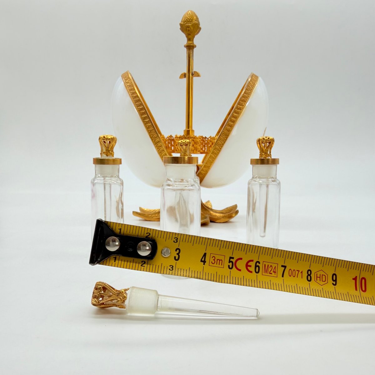 French Charles X / Restoration Period Gilt-bronze Mounted White Opaline Glass Egg-shaped Perfum-photo-5