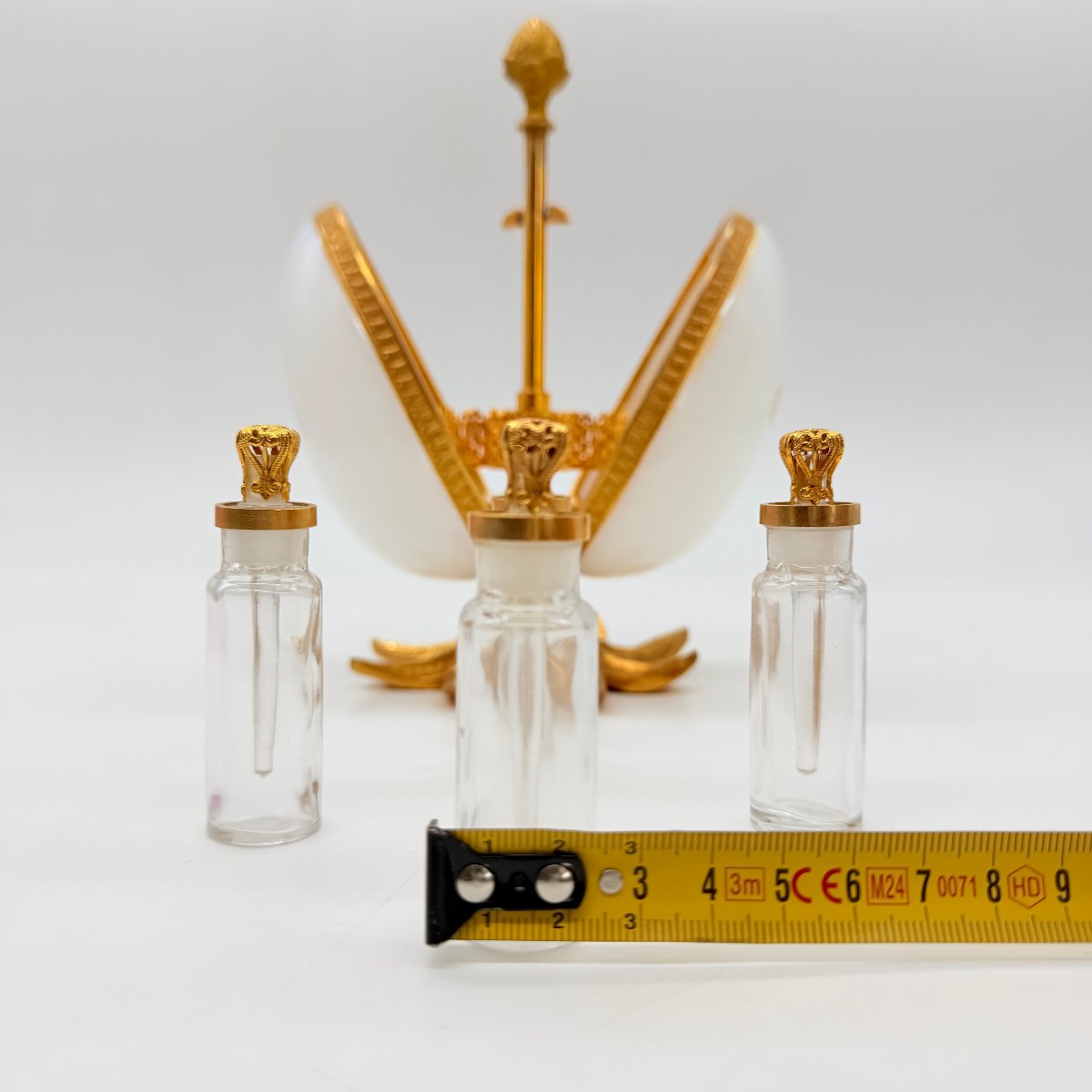 French Charles X / Restoration Period Gilt-bronze Mounted White Opaline Glass Egg-shaped Perfum-photo-6