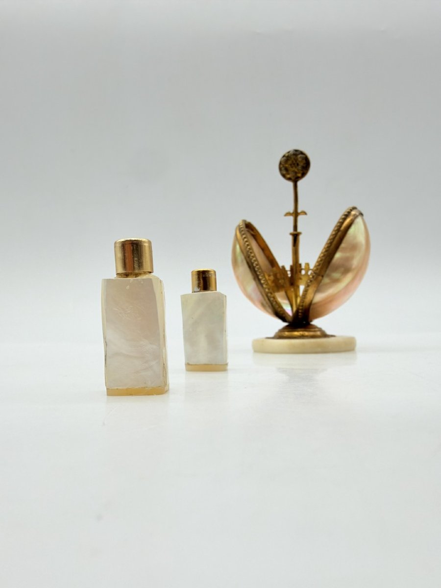 French 19th-century Mother-of-pearl Egg-shaped Perfume Caddy On Alabaster Base-photo-1