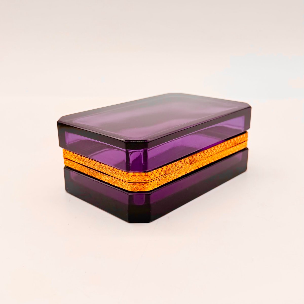 French 19th-century Amethyst Cut Glass Trinket Box-photo-2