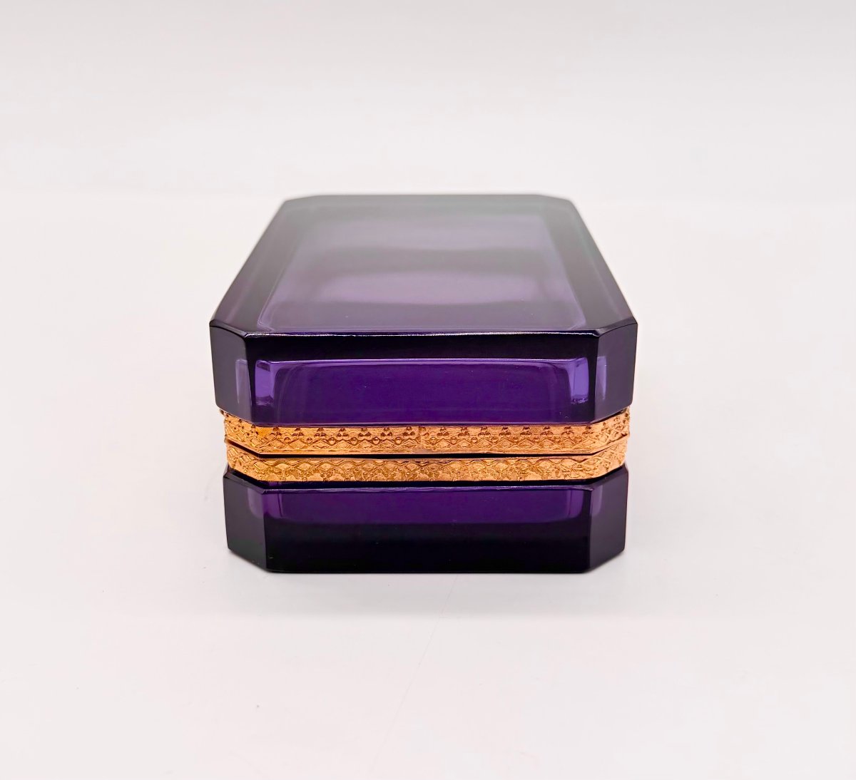 French 19th-century Amethyst Cut Glass Trinket Box-photo-3