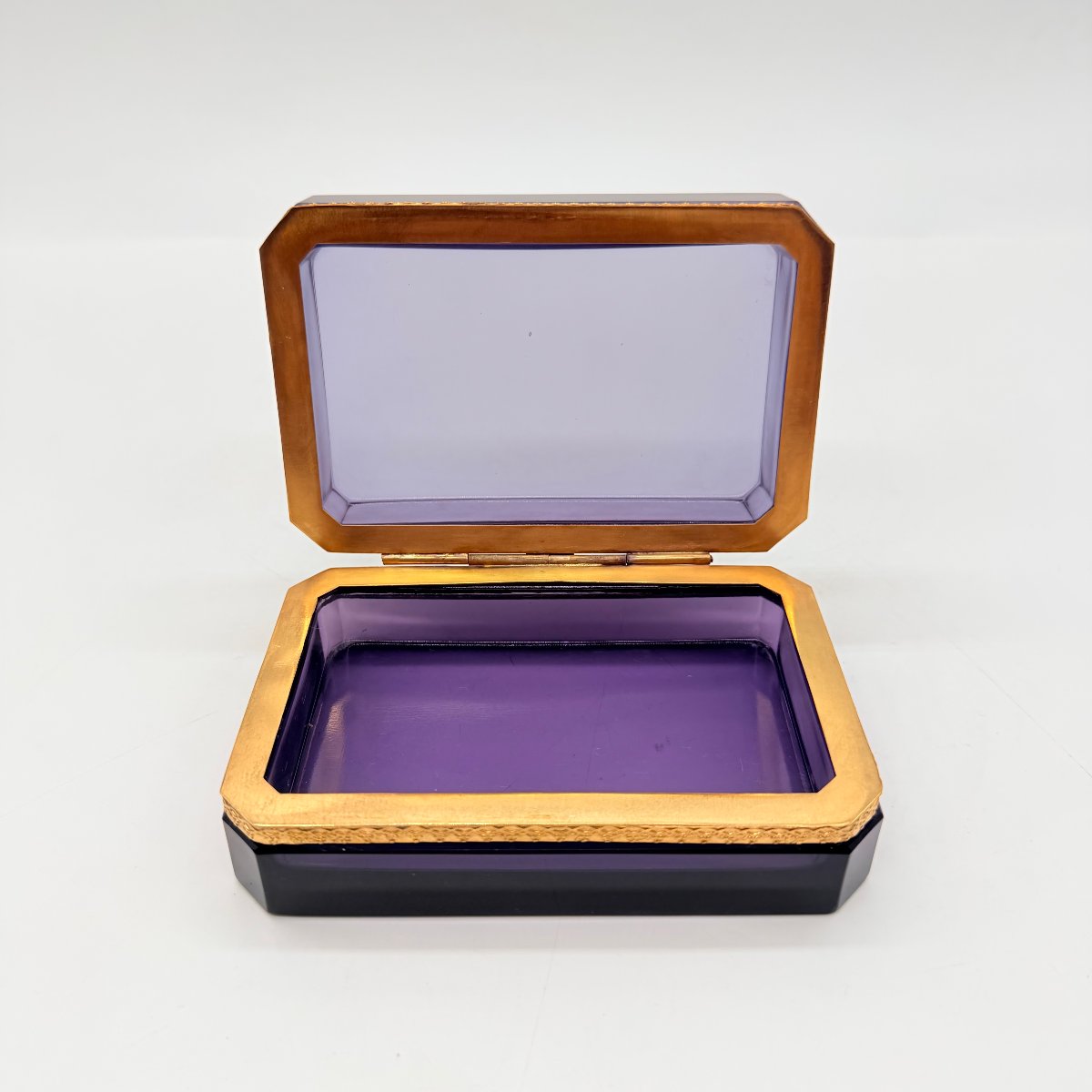 French 19th-century Amethyst Cut Glass Trinket Box-photo-1