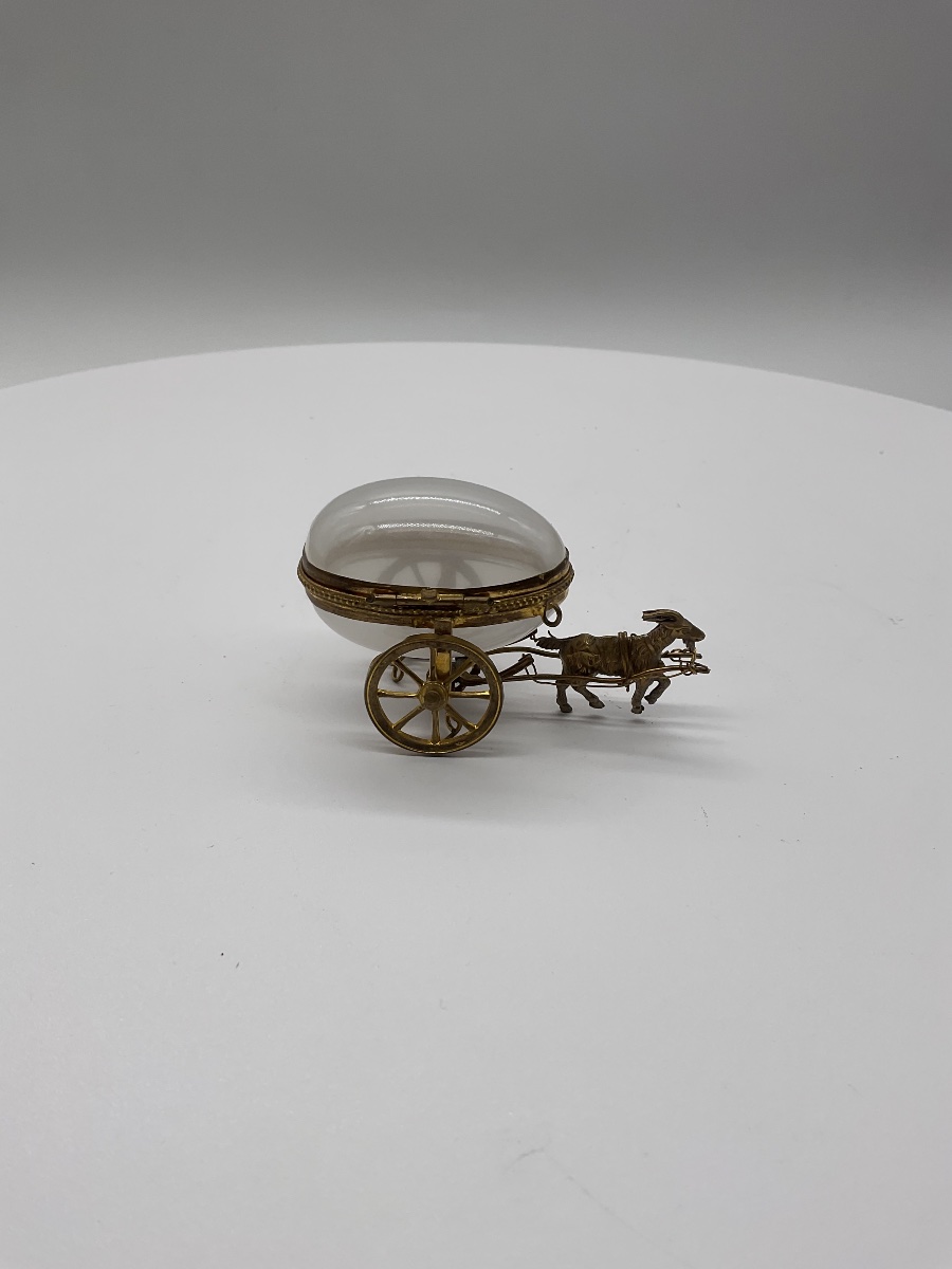 Coffret  en  « Bulle de savon » opaline, en forme d'œuf, de style « Carriage »-photo-4