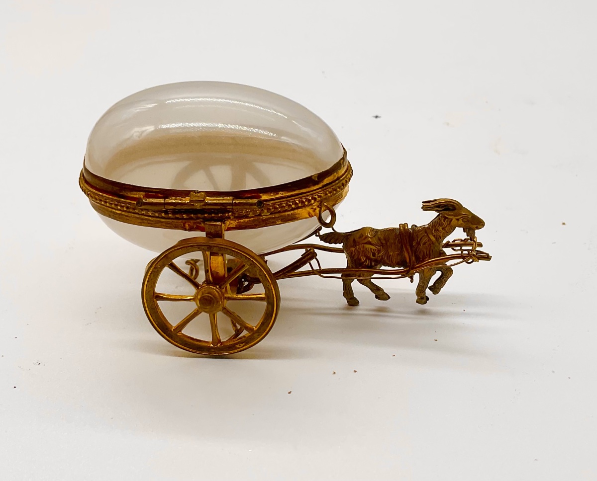 Coffret  en  « Bulle de savon » opaline, en forme d'œuf, de style « Carriage »-photo-6