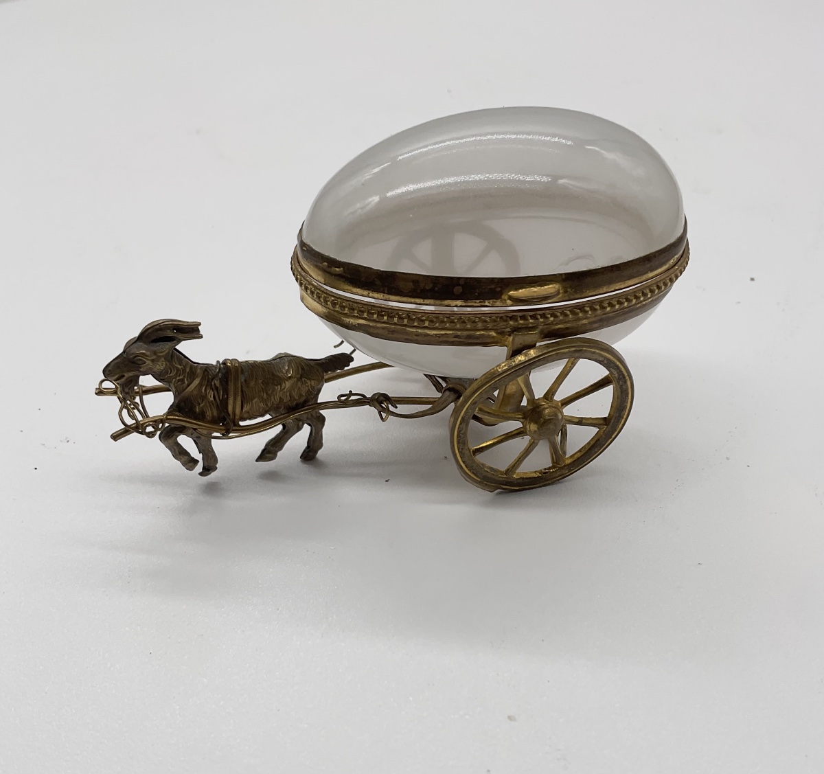 Coffret  en  « Bulle de savon » opaline, en forme d'œuf, de style « Carriage »-photo-4