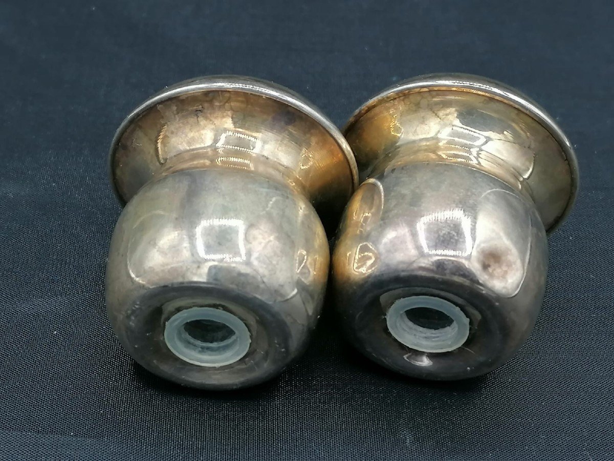 Pair Of Salt Pepper Sitting In Silver Mushroom Shaped-photo-3