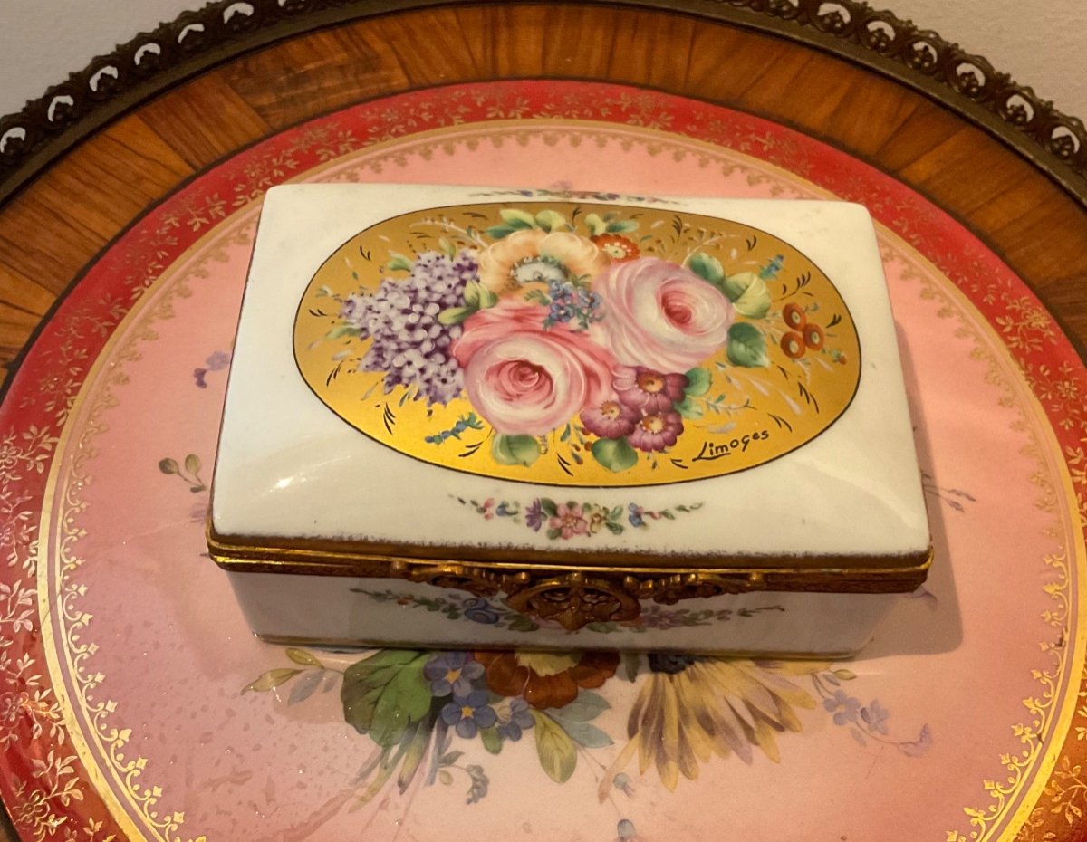 Limoges Flower Decor Oven Porcelain Box, Signed And Marked Limoges Box-photo-2