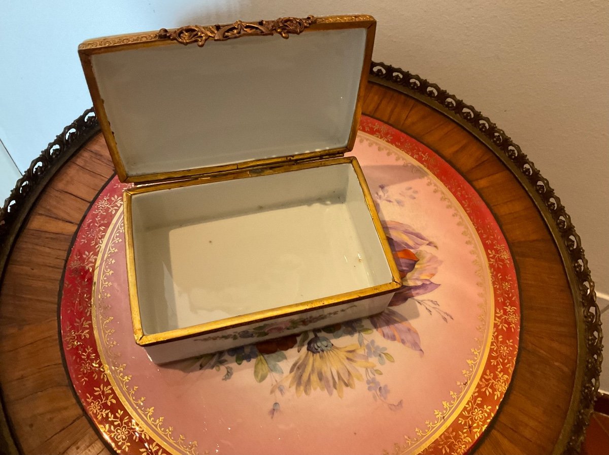 Limoges Flower Decor Oven Porcelain Box, Signed And Marked Limoges Box-photo-4