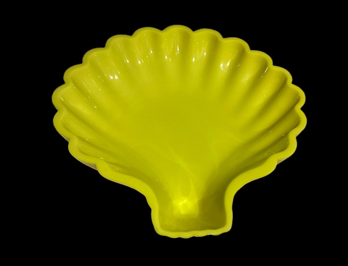 Fruit Bowl In The Shape Of A Shell In Yellow Opaline Glass, Very Beautiful-photo-2