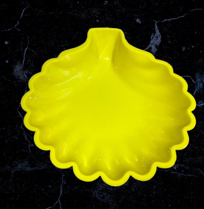 Fruit Bowl In The Shape Of A Shell In Yellow Opaline Glass, Very Beautiful-photo-3