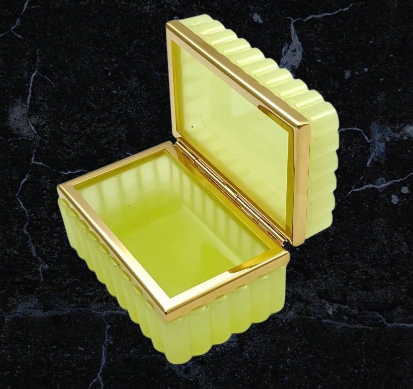 Coffret En Verre Jaune Opaline Ouraline  De France-photo-2