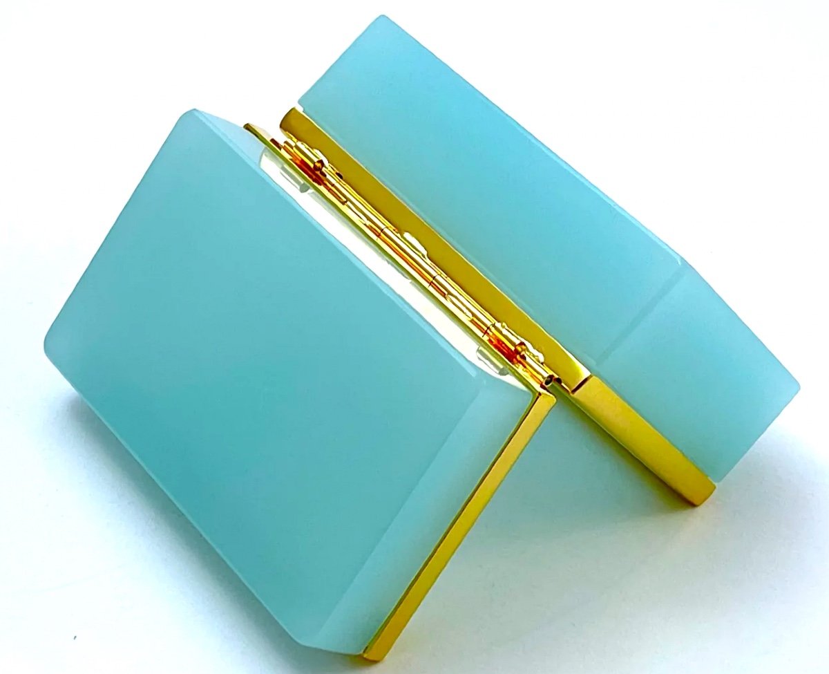 Antique Rectangular Casket Box In Pale Blue Murano Opaline Glass With Gilding-photo-5