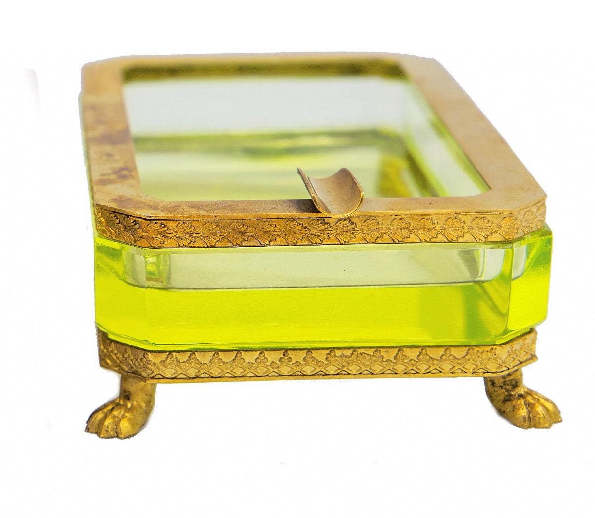 Old Bohemian Yellow Uranium Glass Ashtray-photo-2