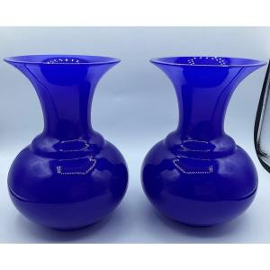 Paire De Vases En Verre Opalin De Couleur Bleu Lapis-lazuli 