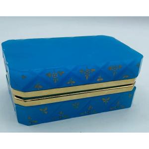 Boîte En Verre Opaline Bleu Turquoise Avec Petites Fleurs Peintes, Forme Rectangulaire