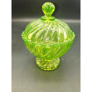 Bonbonnière antique en verre à l'uranium Baccarat Bambou.