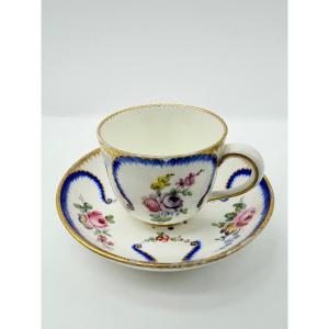  SEVRES FEUILLES-DE CHOUX Tasse et soucoupe
