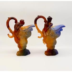 Paire d'aiguières en verre Pate de Verre Daum, signées en verre Daum « Mythologie »