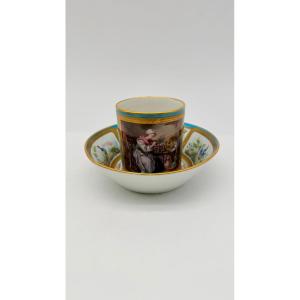 SÈVRES, tasse litron et soucoupe à fond bleu céleste, style Louis XVI