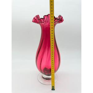 GRAND VASE BALUSTRE À COL GODRONNÉ EN VERRE DE MURANO MAGENTA, XXE SIÈCLE