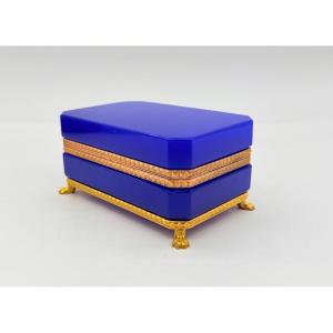 Coffret en opaline bleu cobalt et monture en bronze doré, Époque Charles X