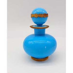FLACON À PARFUM EN OPALINE BLEU TURQUOISE ET BRONZE DORÉ, ÉPOQUE CHARLES X / RESTAURATION