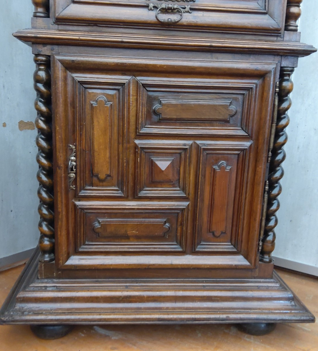 Louis XIII Standing Man In Walnut -photo-3