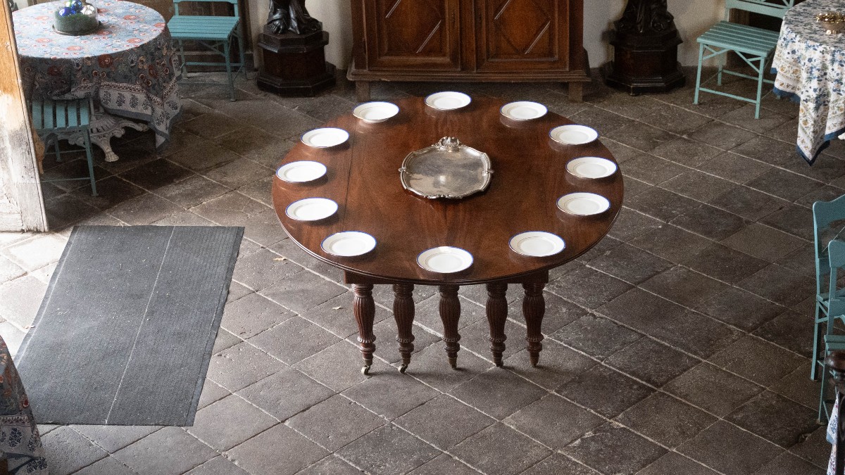 Important Mid-19th Century Mahogany Dining Table -photo-2