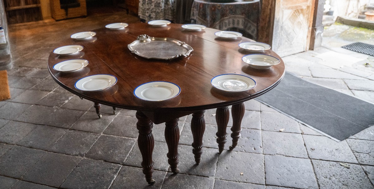 Important Mid-19th Century Mahogany Dining Table -photo-3