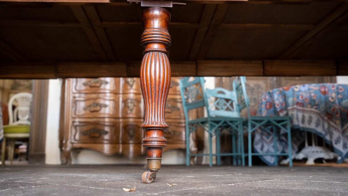 Important Mid-19th Century Mahogany Dining Table -photo-3
