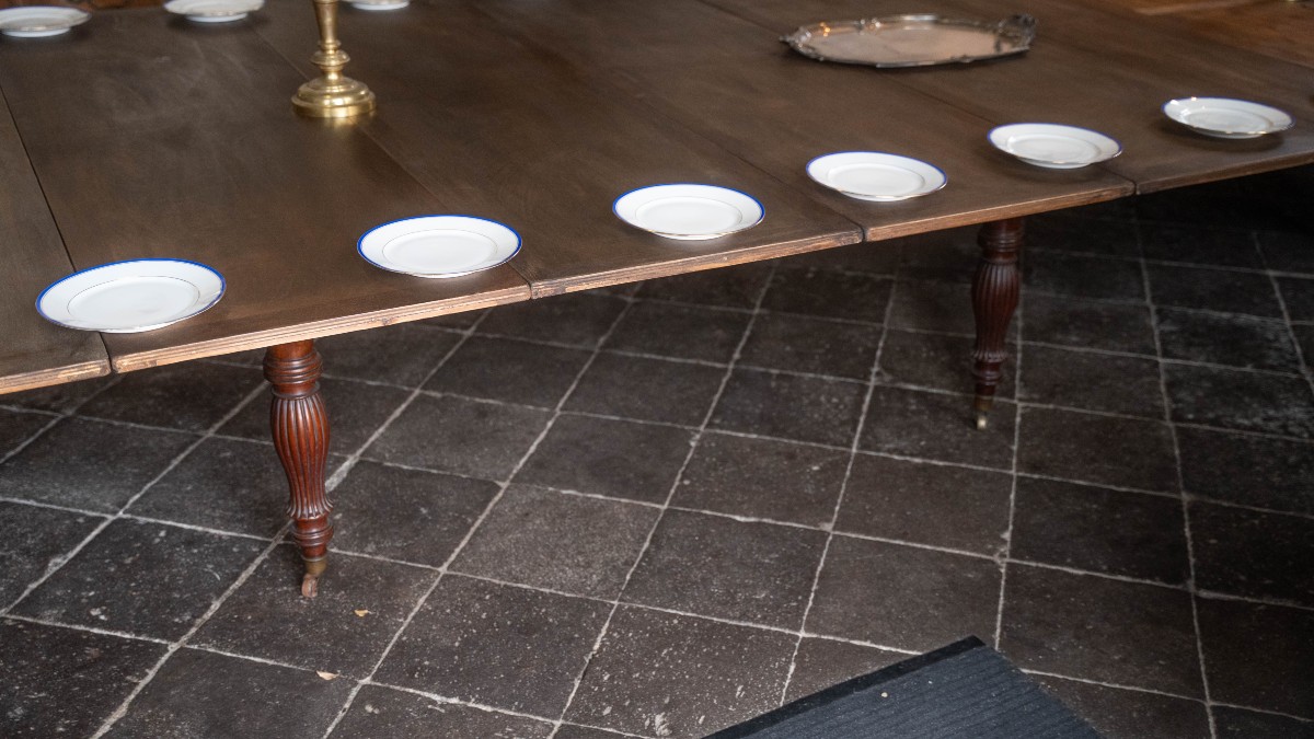 Important Mid-19th Century Mahogany Dining Table -photo-5