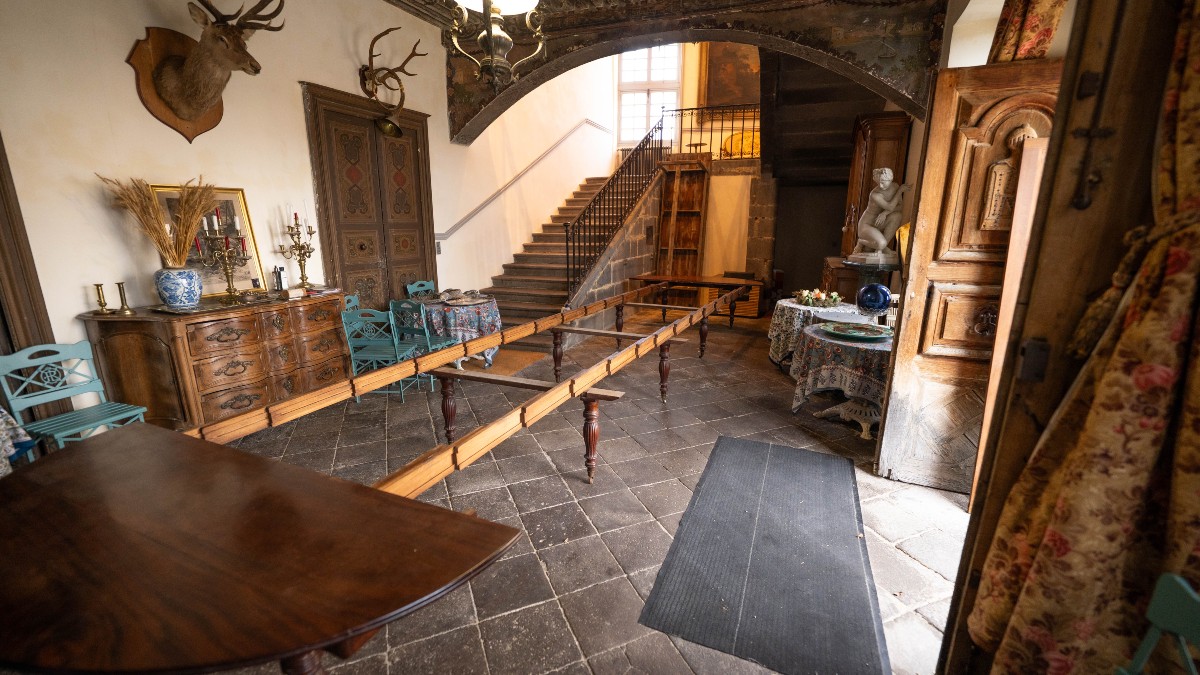 Important Mid-19th Century Mahogany Dining Table -photo-6