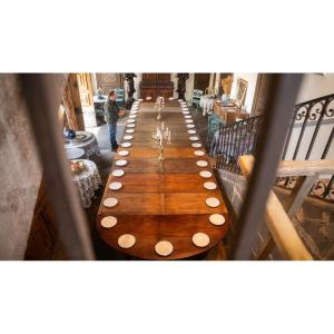 Importante Table de salle à manger en bois d’acajou milieu XIX e 