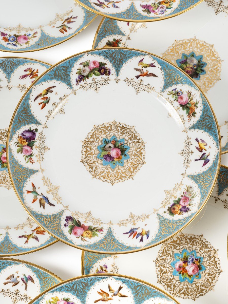 Six Assiettes Royales En Porcelaine De Sèvres Du Service Du Roi Louis-Philippe au château de Bizy