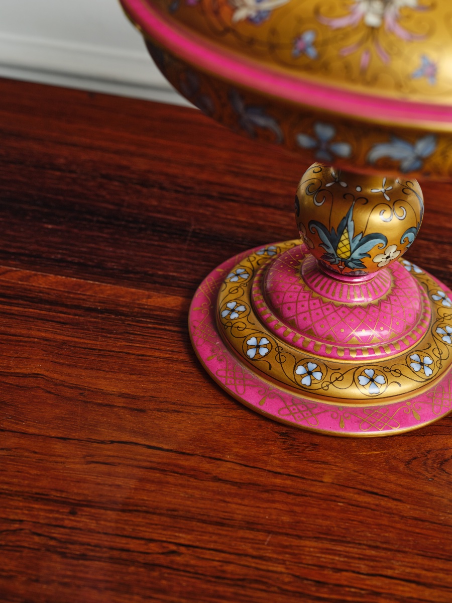 Coupe couverte néo-Renaissance en porcelaine de Sèvres, 1861-photo-3