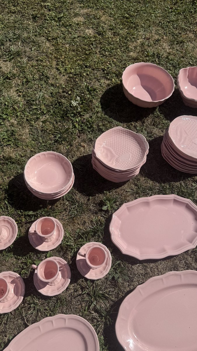 Service de table en faïence rose de 200 pièces à décor de poissons -photo-4