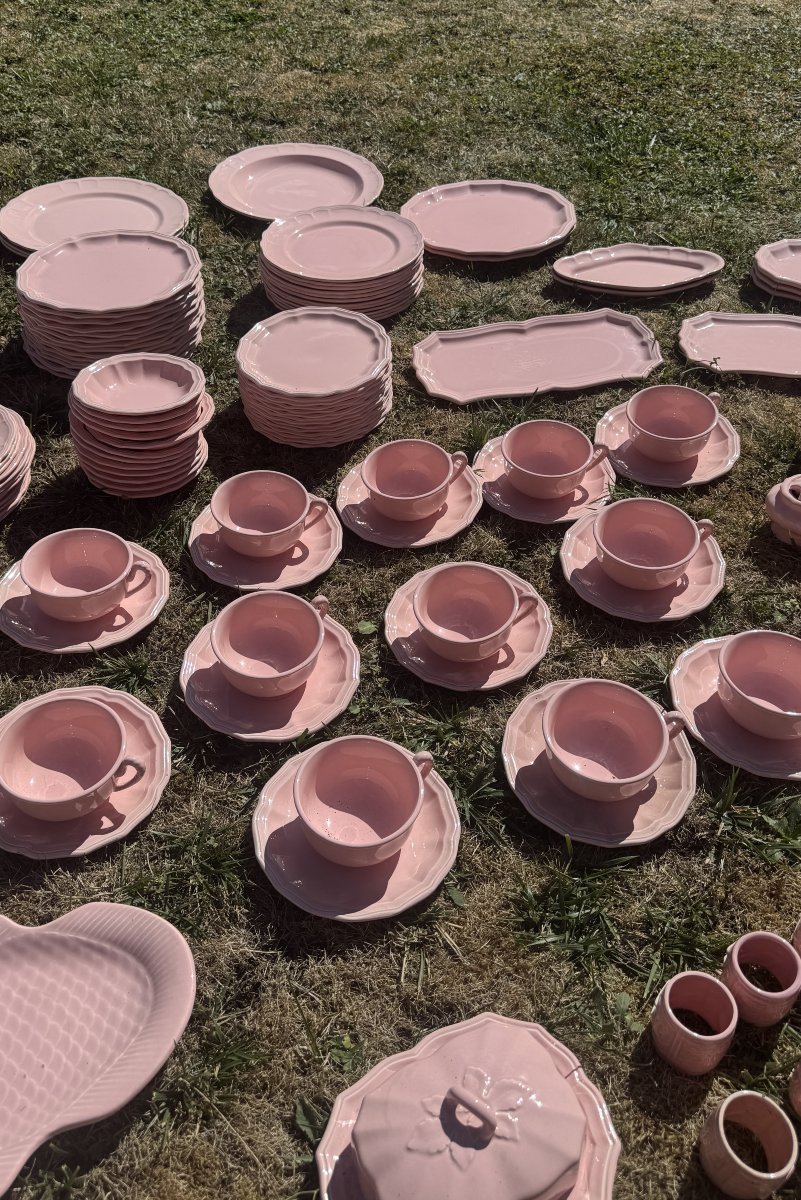 Service de table en faïence rose de 200 pièces à décor de poissons -photo-4