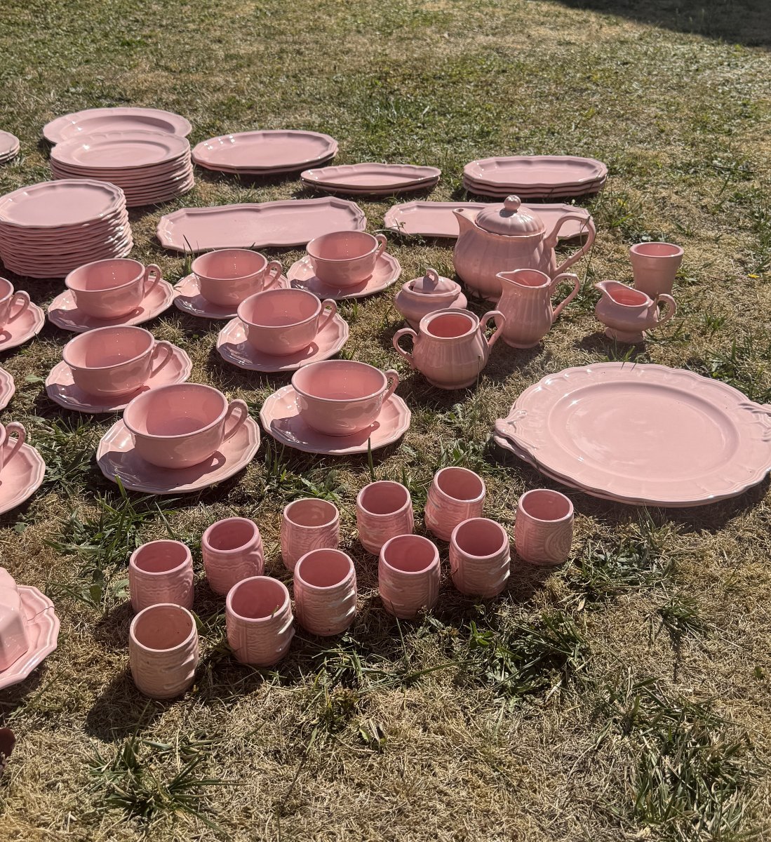 Service de table en faïence rose de 200 pièces à décor de poissons -photo-5