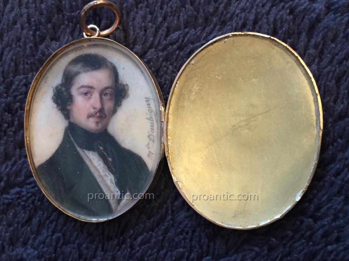 Gold Medallion Containing A Portrait Miniature-photo-1
