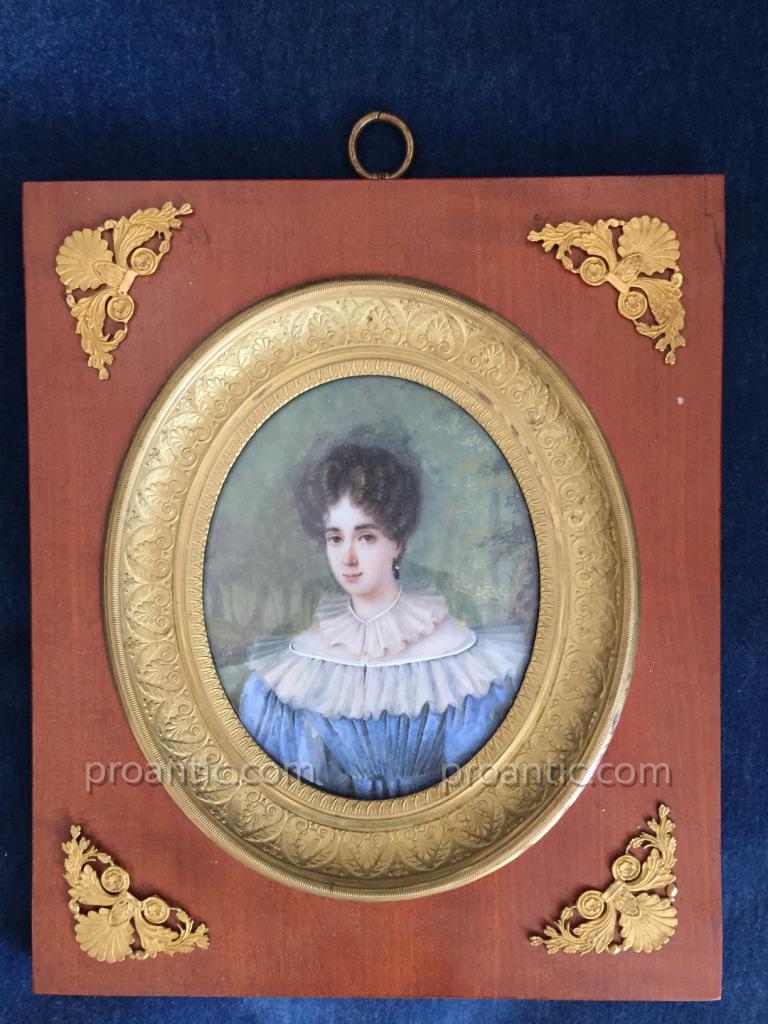 Portrait Miniature Femme Peint Sur Ivoire Signé Par Aimée Thibault.
