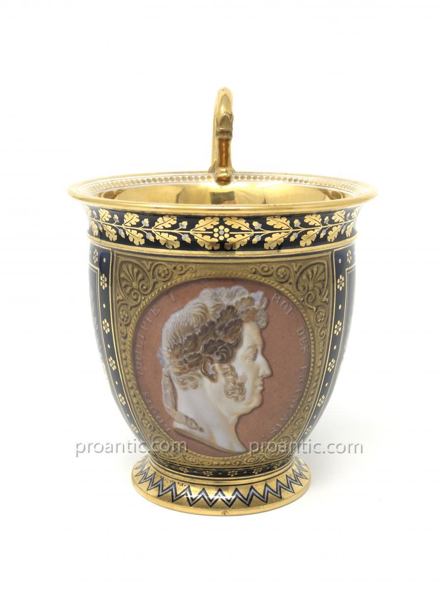 SEVRES Exceptionnelle tasse Et Sa Soucoupe En Porcelaine De Sèvres à Vue De Versailles et camée du Roi-photo-2