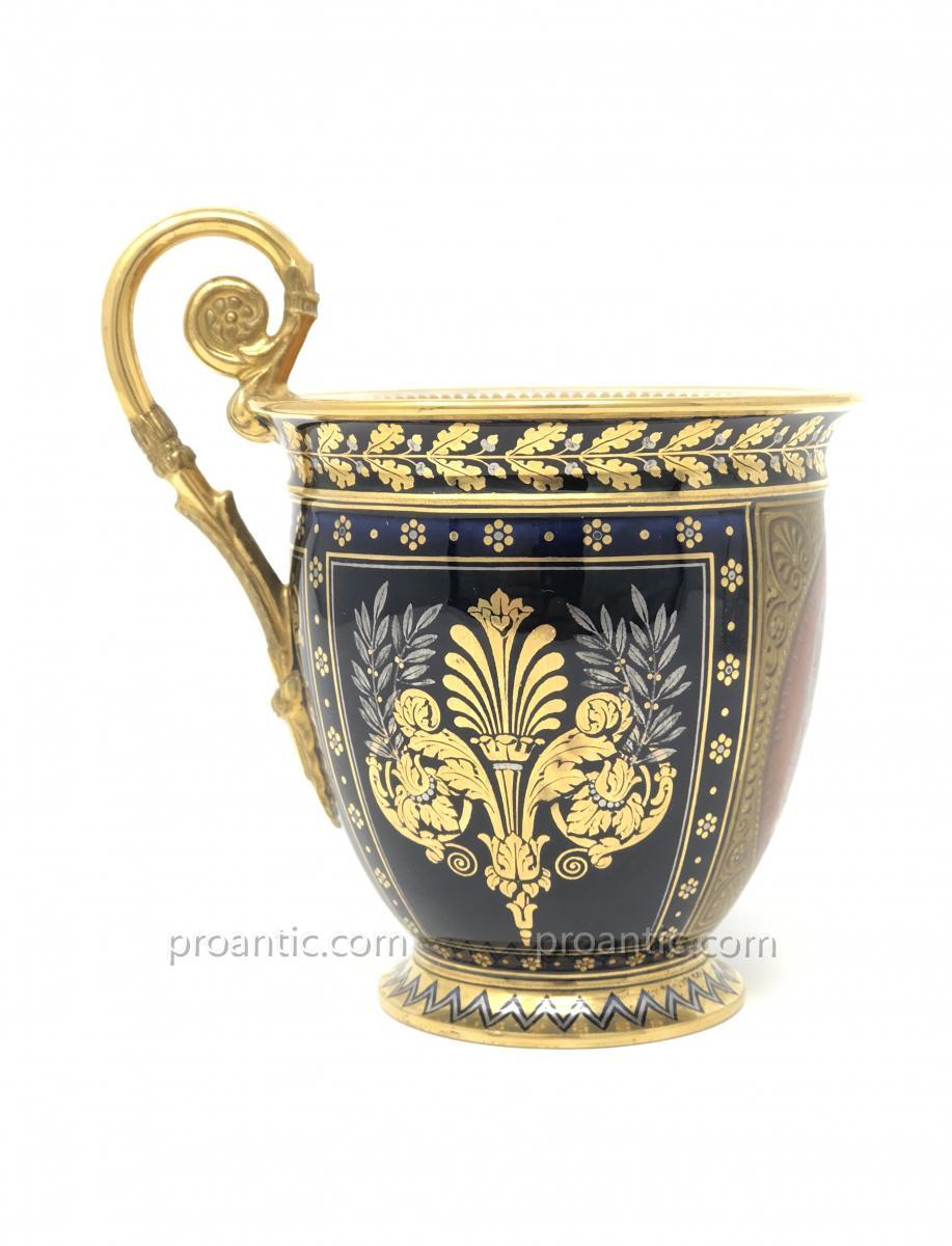SEVRES Exceptionnelle tasse Et Sa Soucoupe En Porcelaine De Sèvres à Vue De Versailles et camée du Roi-photo-3