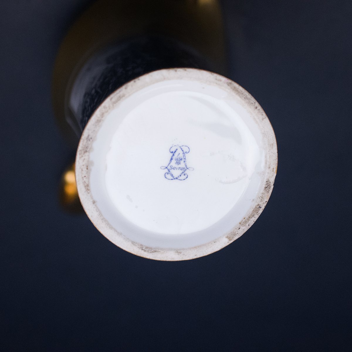 Pot à Lait En Porcelaine De Sèvres  avec tasse jointe, au portrait du roi Henri IV-photo-4