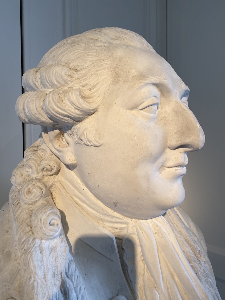 Grand Buste En Plâtre Figurant Le Roi Louis XVI Et Son Socle Colonne. -photo-3